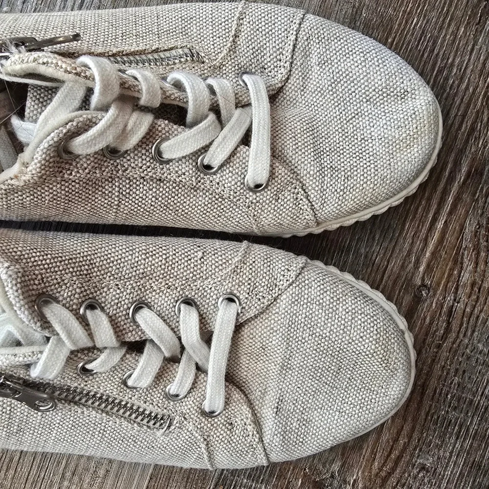 Clarks Collection Womens 6.5 Beige Shimmer Textile Side Zip Sneakers Low Top